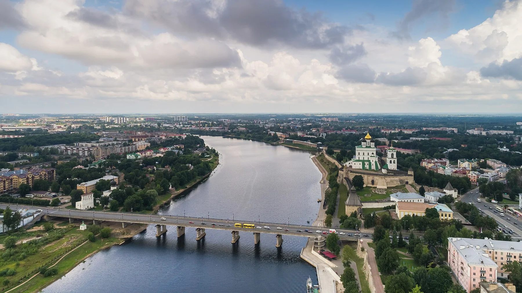 Река Великая на территории Пскова